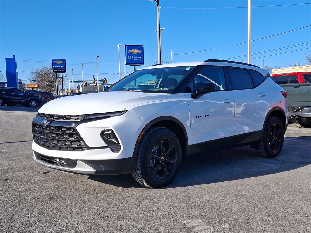 2025 Chevrolet Blazer 2LT photo 2