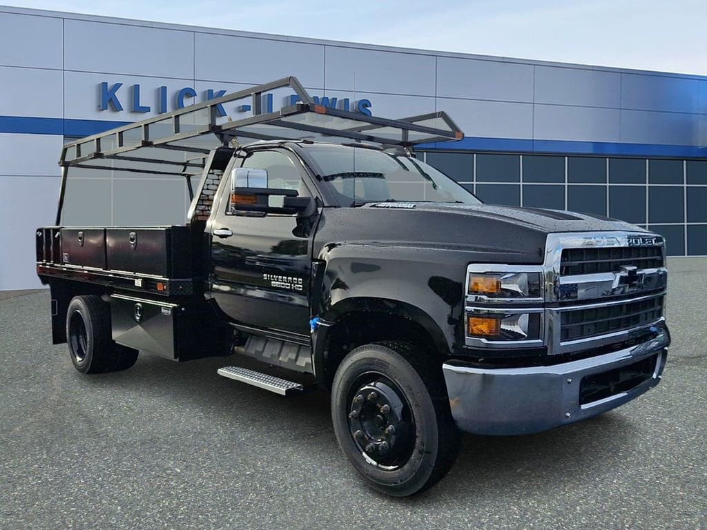 2024 Chevrolet Silverado 4500 Medium Duty Chassis Cab 1LT's photo