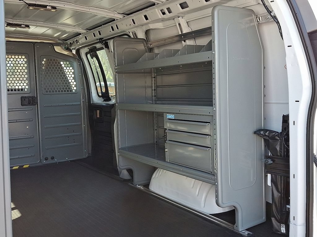 2025 Chevrolet Express Cargo Work Van - Photo 10
