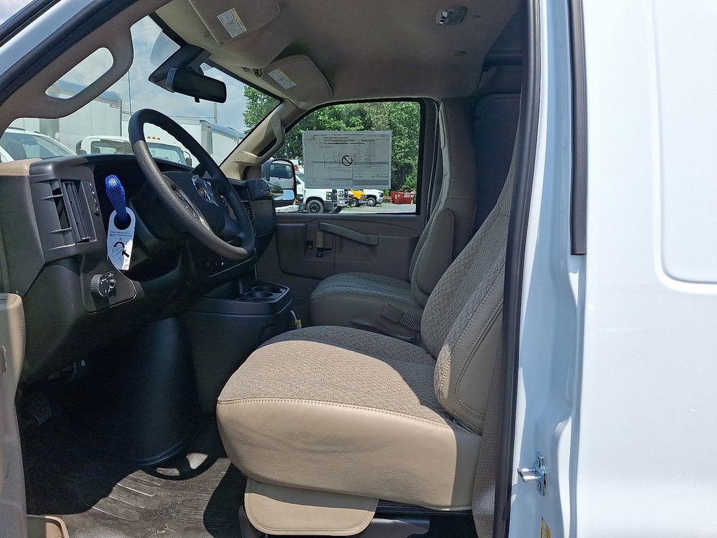 2025 Chevrolet Express Cargo Work Van - Photo 8