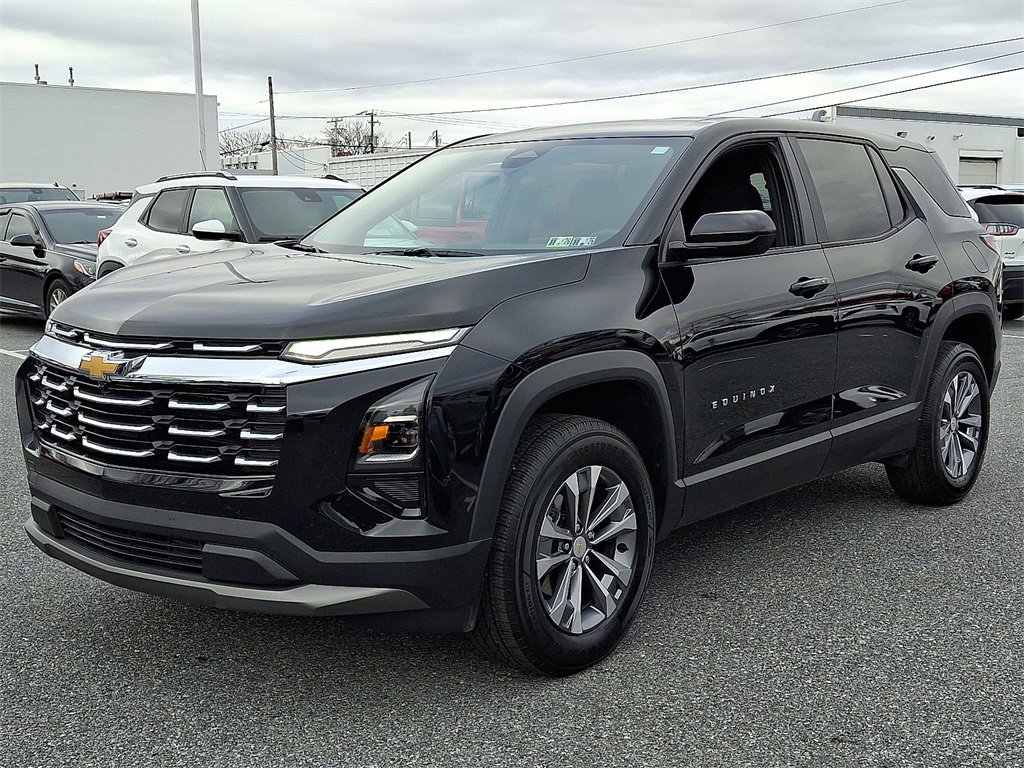 2025 Chevrolet Equinox LT photo 3