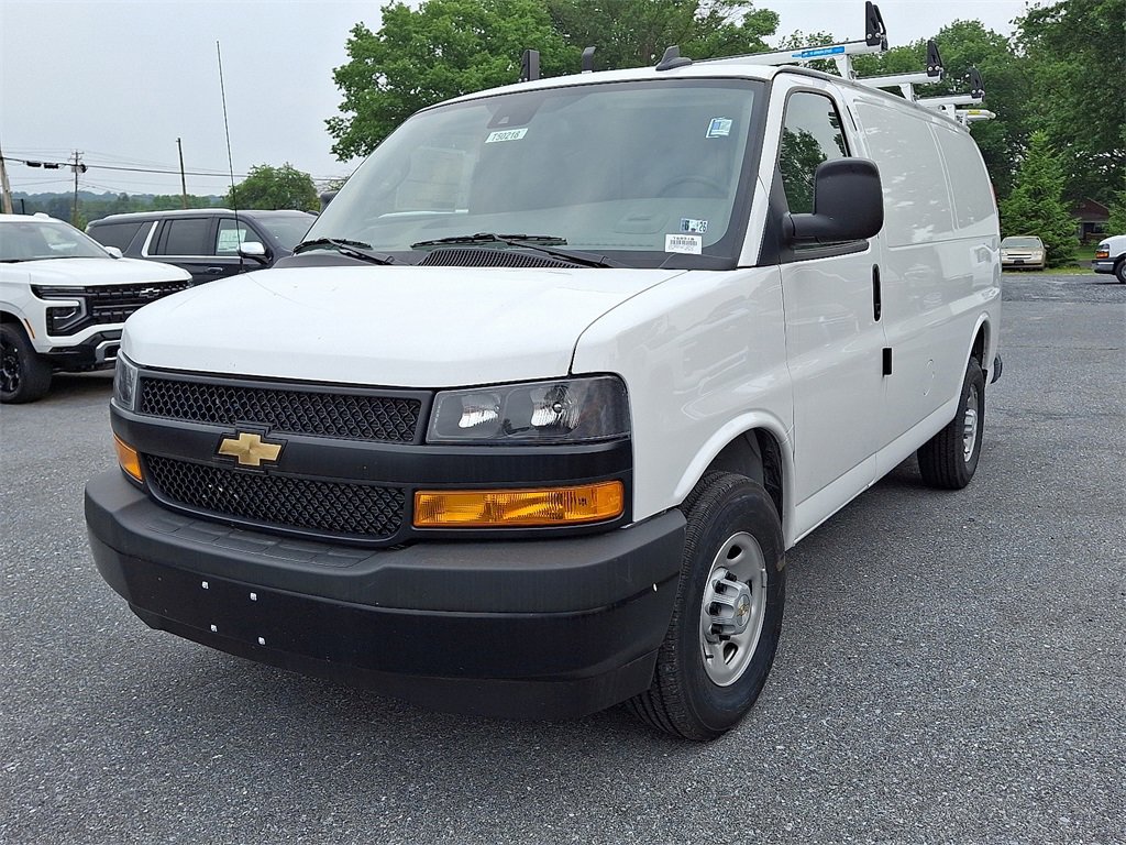 2025 Chevrolet Express Cargo 3500 photo 2