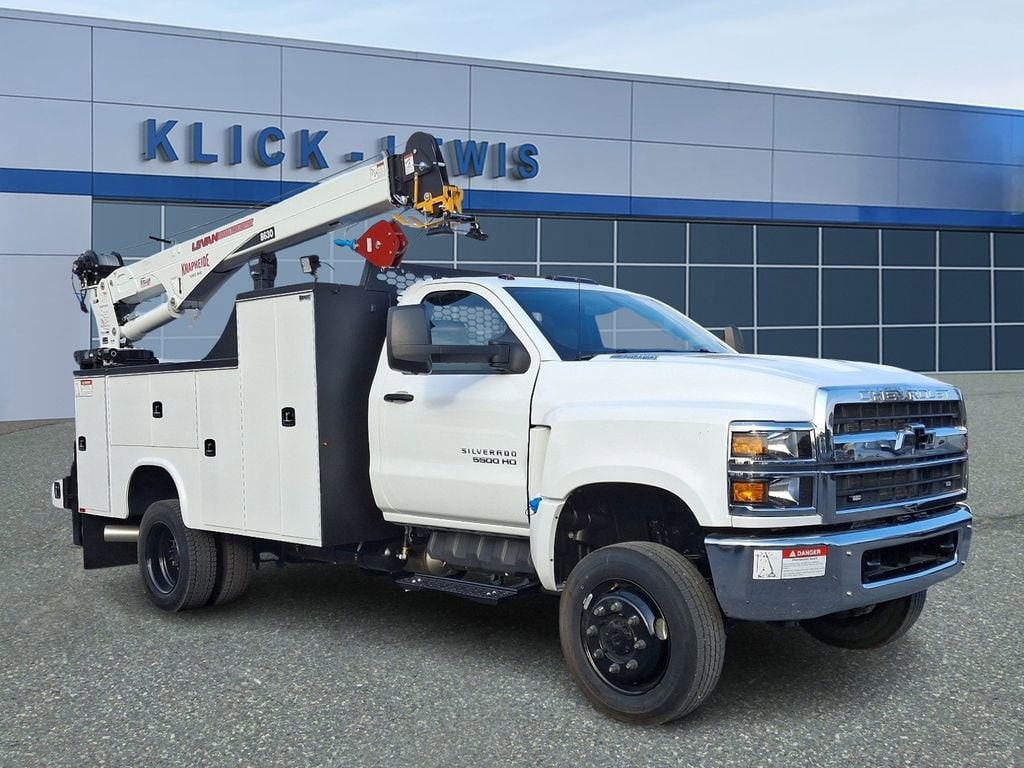 2024 Chevrolet Silverado 4500 Medium Duty Chassis Cab Work Truck's photo