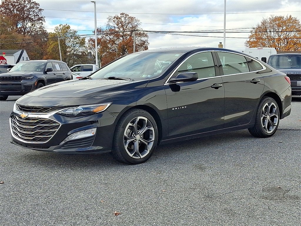 2024 Chevrolet Malibu 1LT photo 2