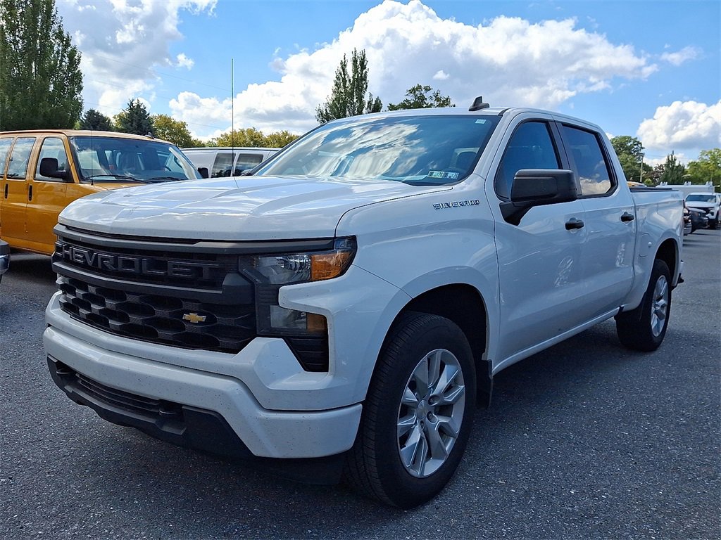 2023 Chevrolet Silverado 1500 Custom photo 3