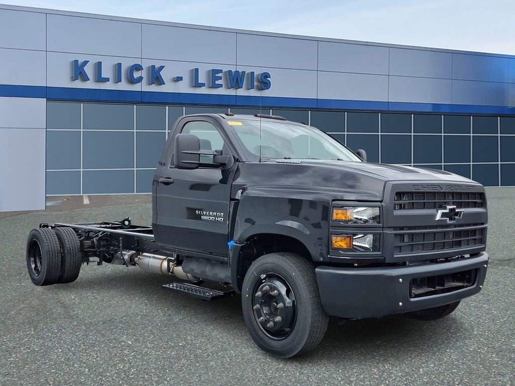 2024 Chevrolet Silverado 4500 Medium Duty Chassis Cab Work Truck's photo