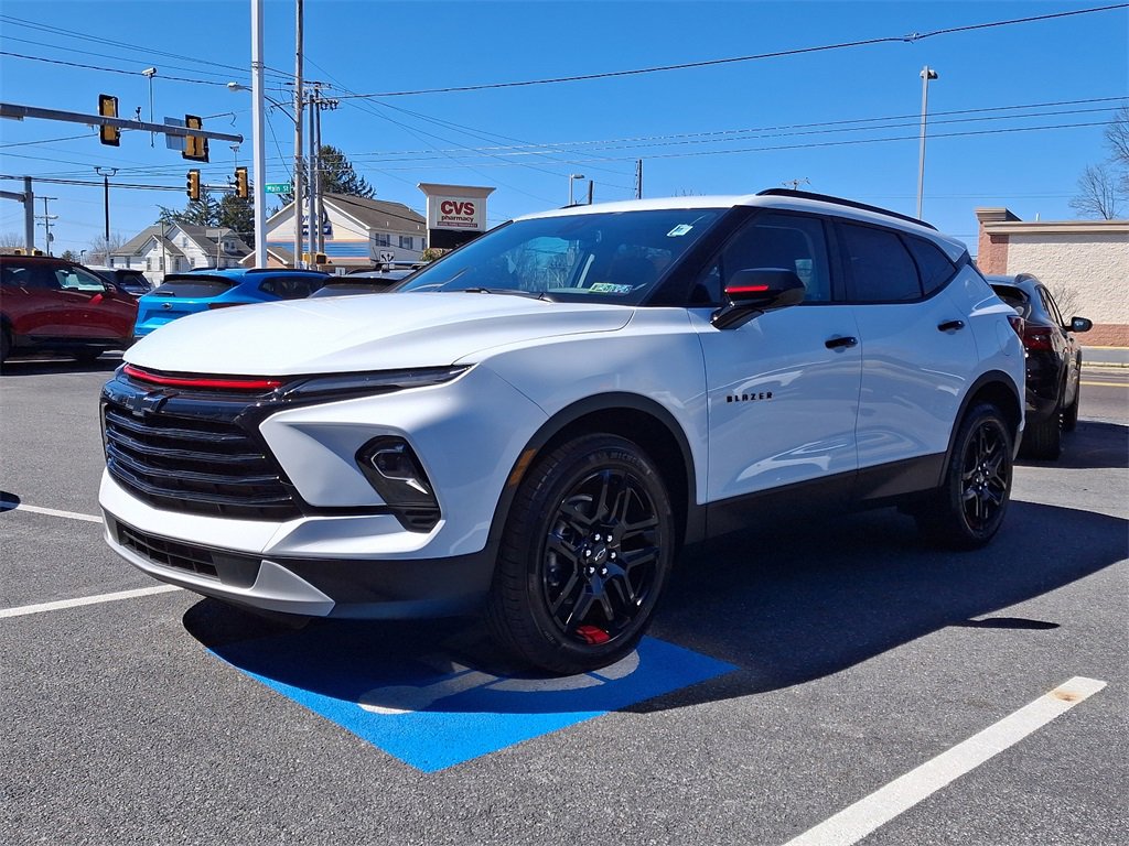 2025 Chevrolet Blazer 2LT photo 2
