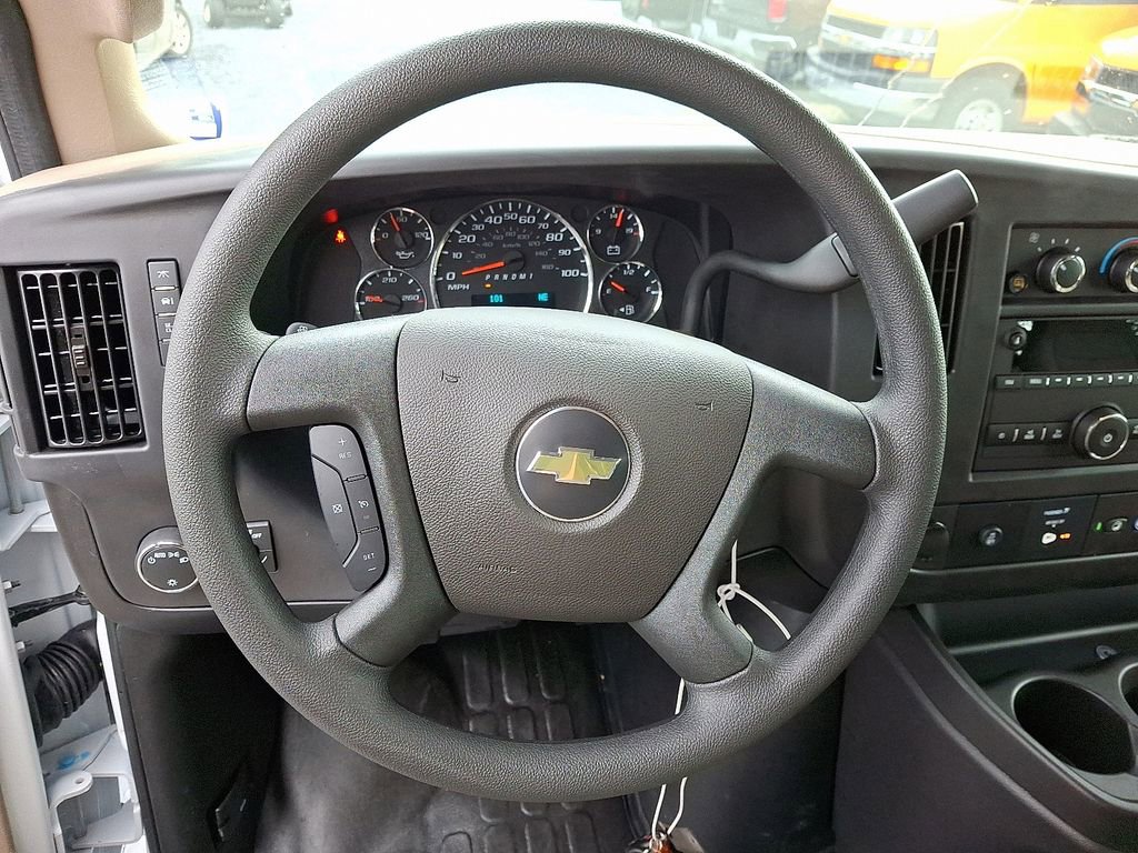 2025 Chevrolet Express Cargo Work Van - Photo 7