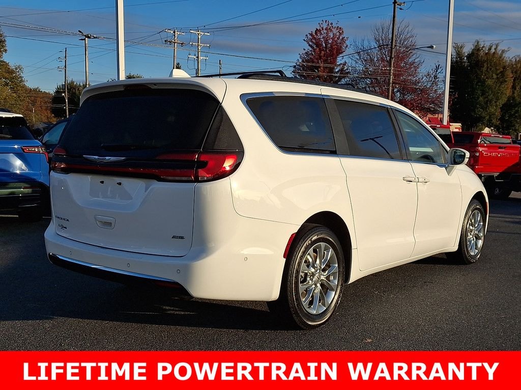 Used 2022 Chrysler Pacifica Touring L Van Passenger Van