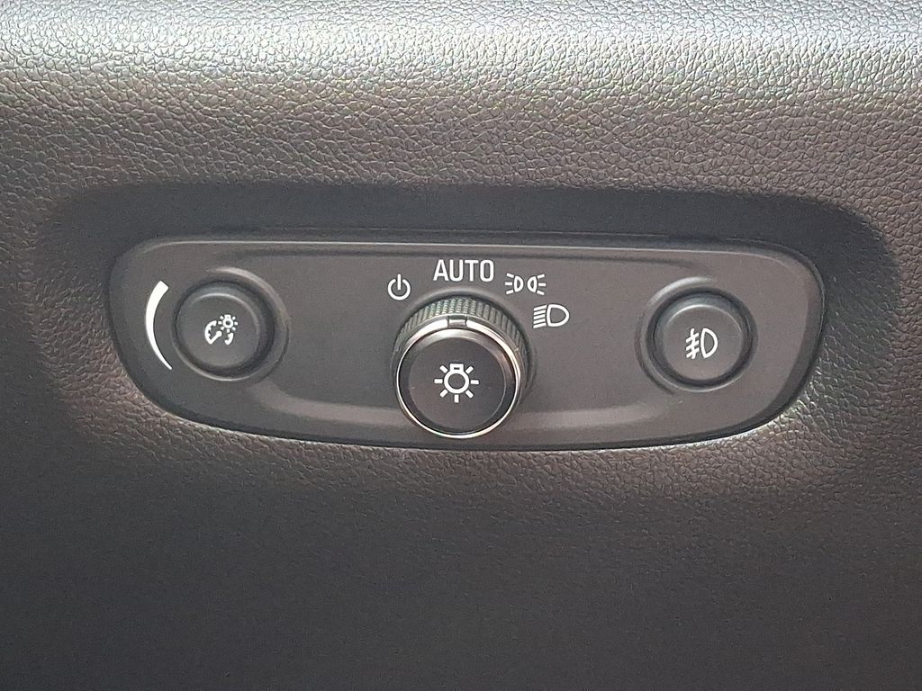 2021 Chevrolet Traverse Premier - Photo 23