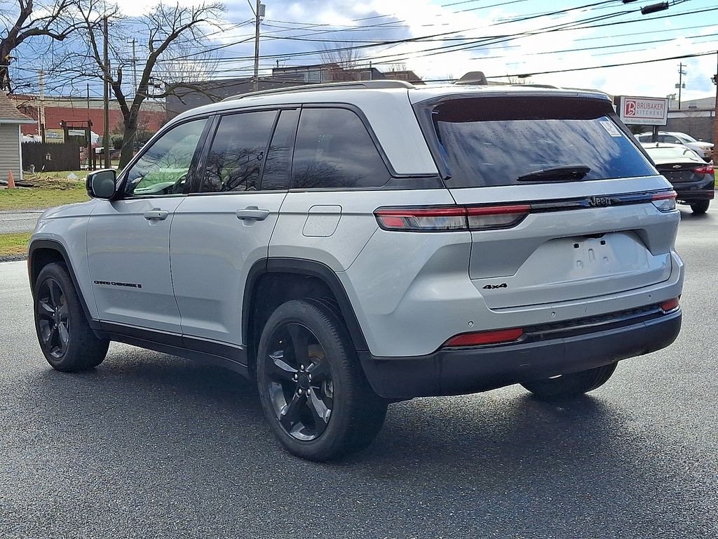 2023 Jeep Grand Cherokee Altitude's photo