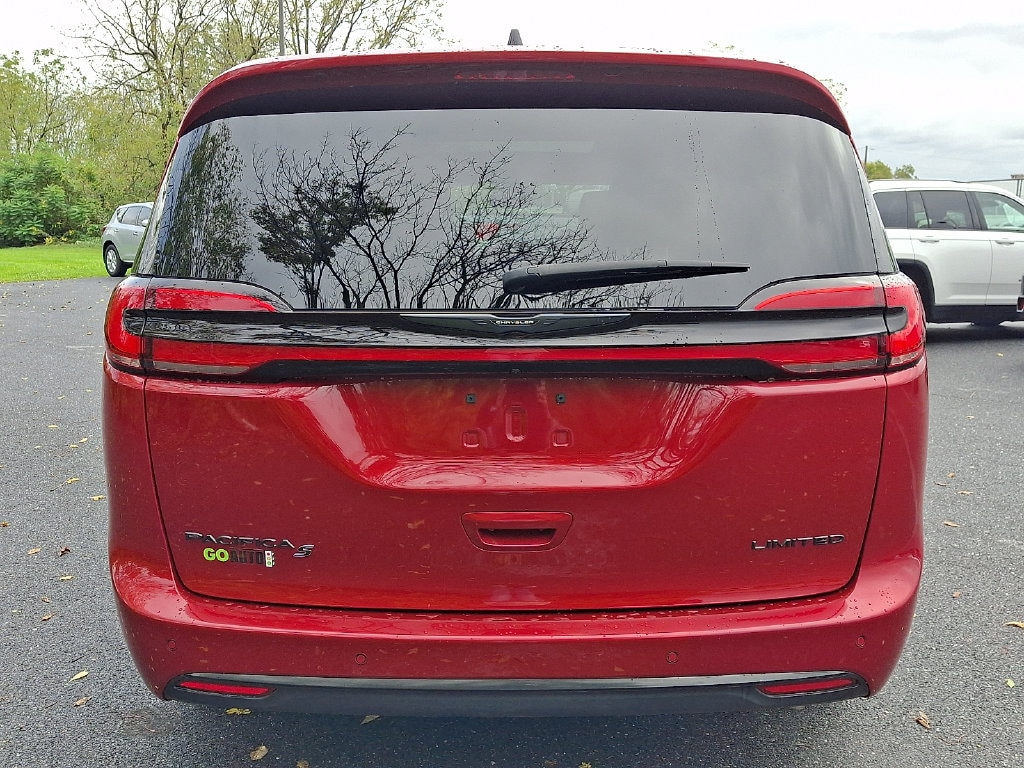 Used 2025 Chrysler Pacifica Limited Van Passenger Van