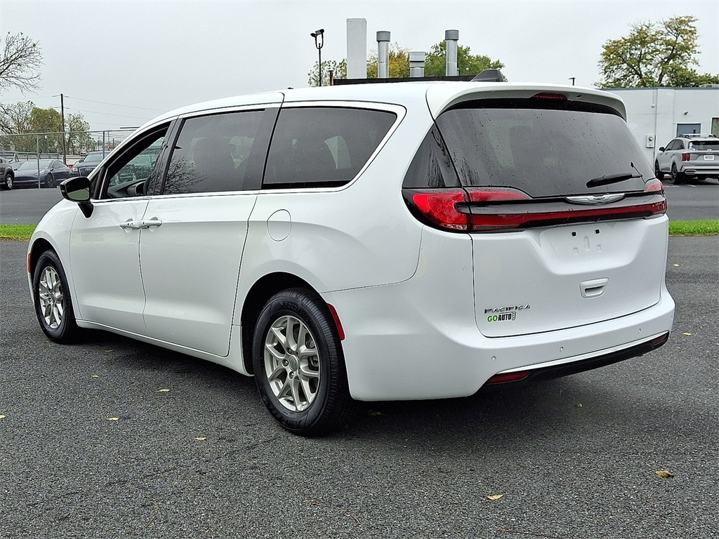 Used 2025 Chrysler Pacifica Select Van Passenger Van