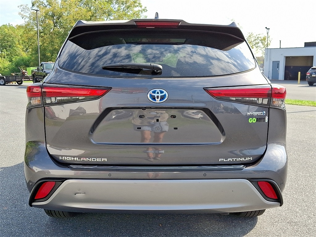 Used 2022 Toyota Highlander Hybrid Platinum SUV