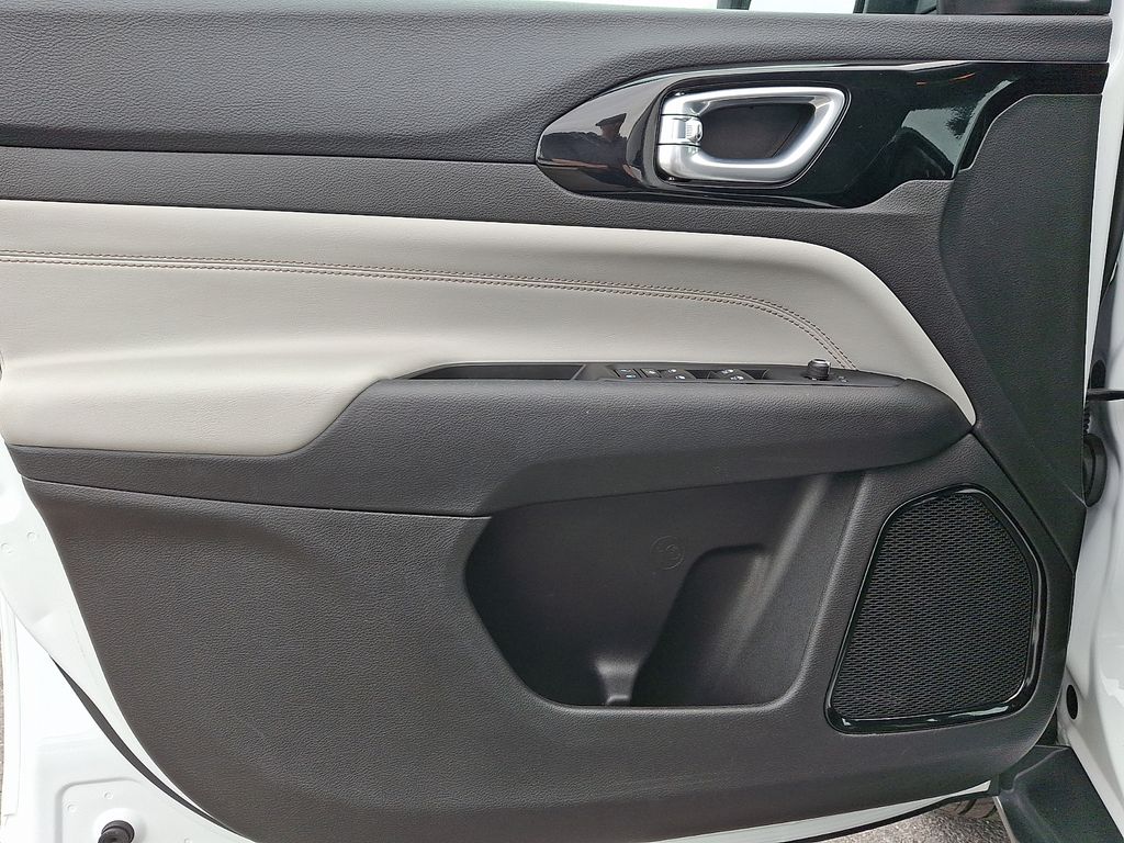 2025 Jeep Compass Limited - Photo 11