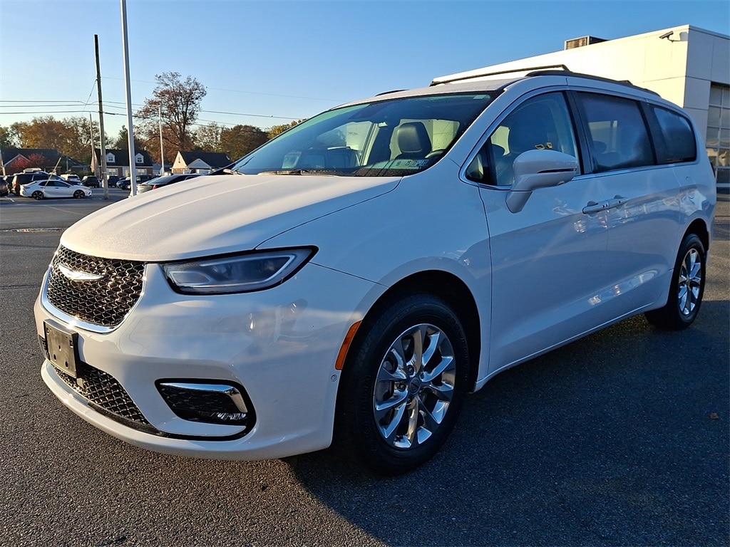 Used 2022 Chrysler Pacifica Touring L Van Passenger Van