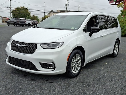 2025 Chrysler Pacifica Select Van Passenger Van