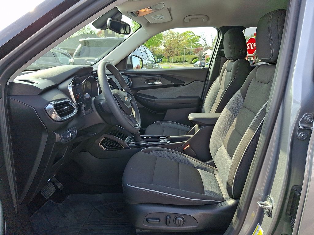 2023 Chevrolet TrailBlazer LT - Photo 12