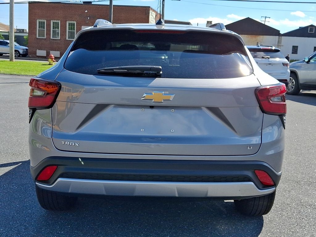 Used 2025 Chevrolet Trax LT SUV