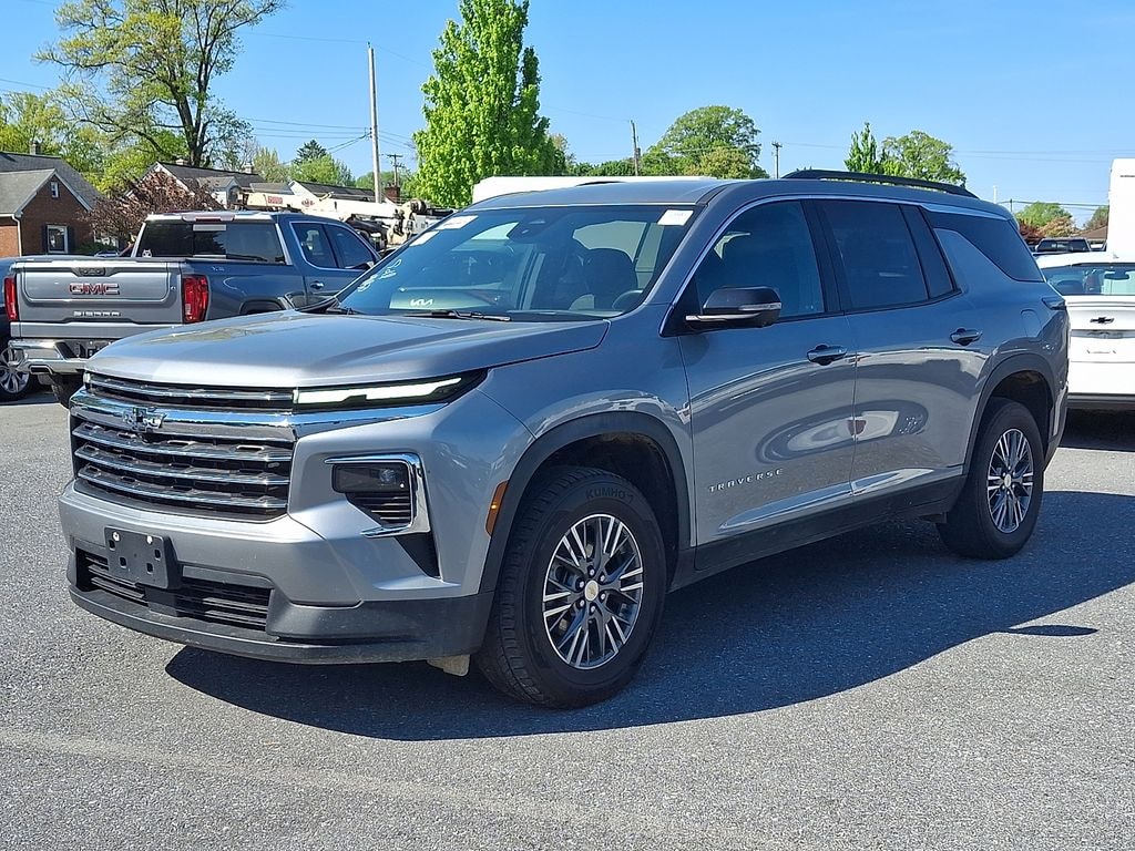 Used 2024 Chevrolet Traverse LT SUV