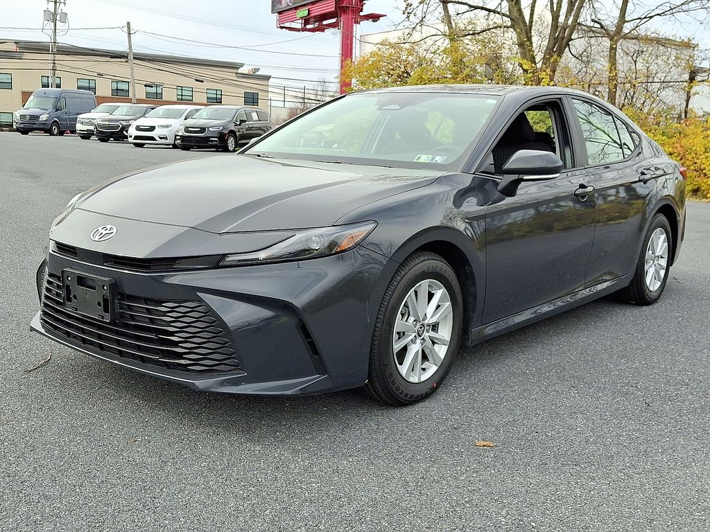 2025 Toyota Camry LE's photo