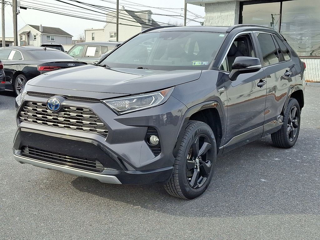 2020 Toyota RAV4 XSE's photo