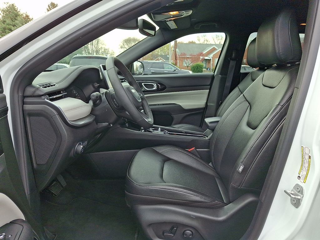 2025 Jeep Compass Limited - Photo 12