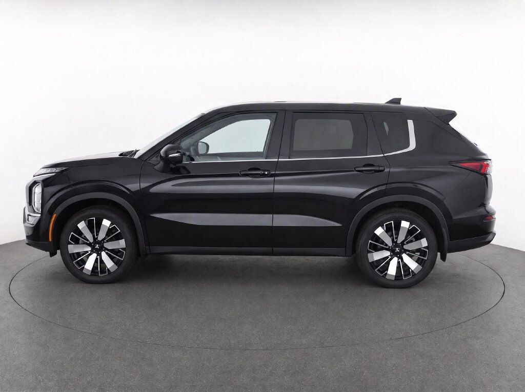 Used 2025 Mitsubishi Outlander SE SUV