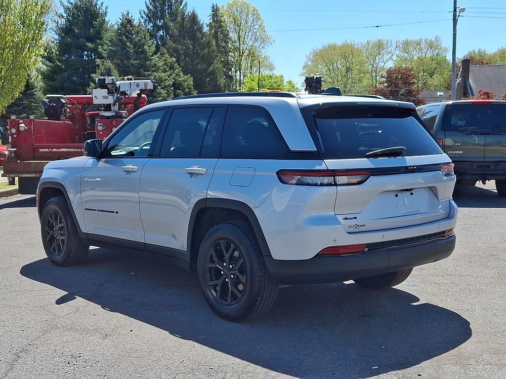 Used 2025 Jeep Grand Cherokee Laredo SUV
