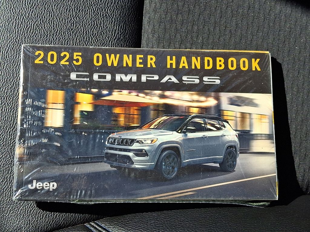 2025 Jeep Compass Latitude - Photo 25