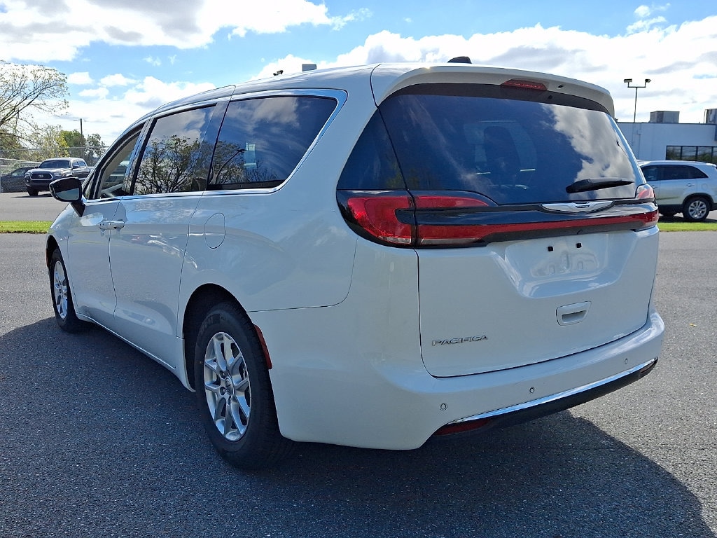Used 2024 Chrysler Pacifica Touring L Van Passenger Van