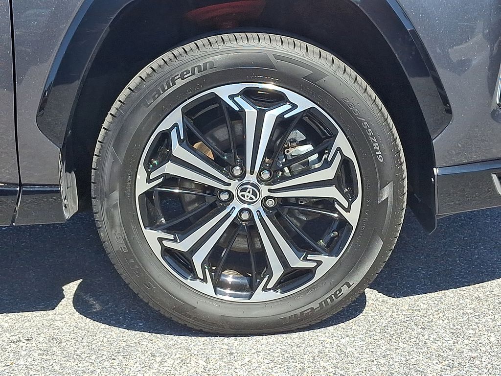 2024 Toyota RAV4 XSE - Photo 7