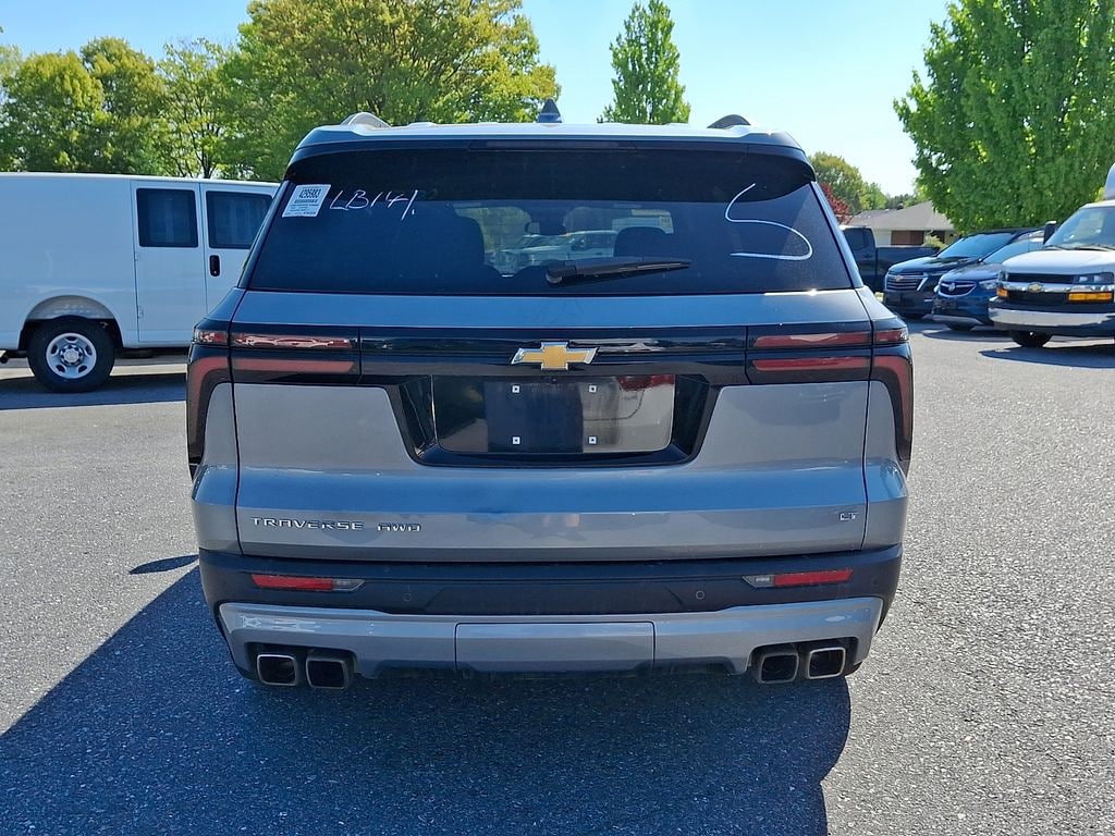 Used 2024 Chevrolet Traverse LT SUV