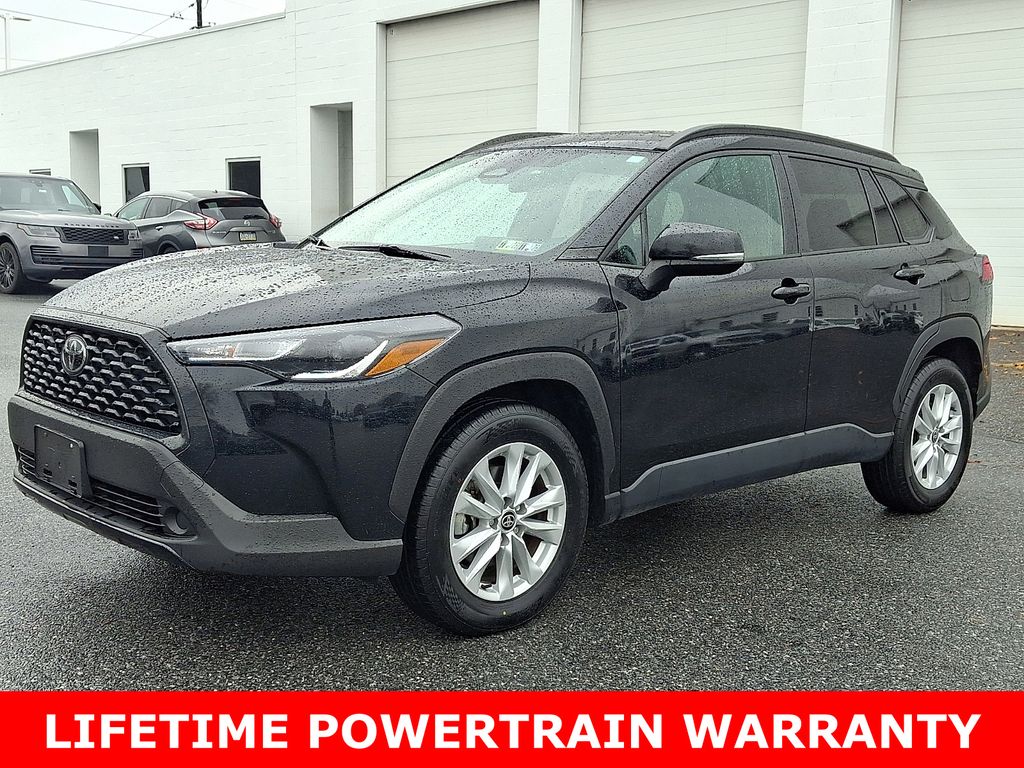 2024 Toyota Corolla Cross LE's photo