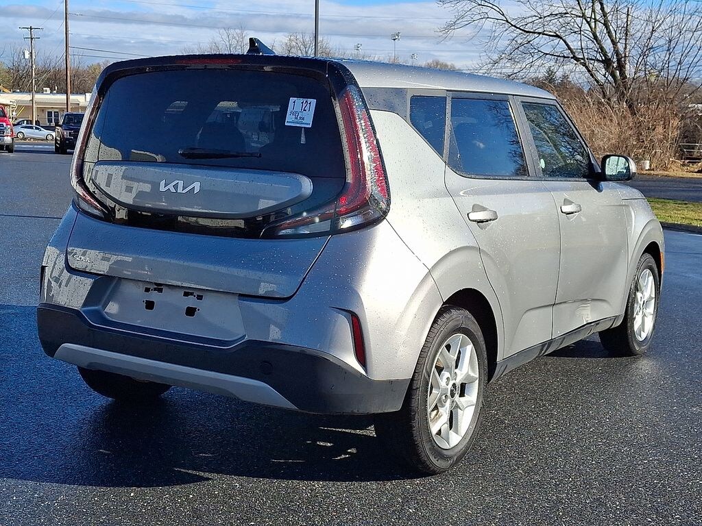 Used 2023 Kia Soul LX Hatchback