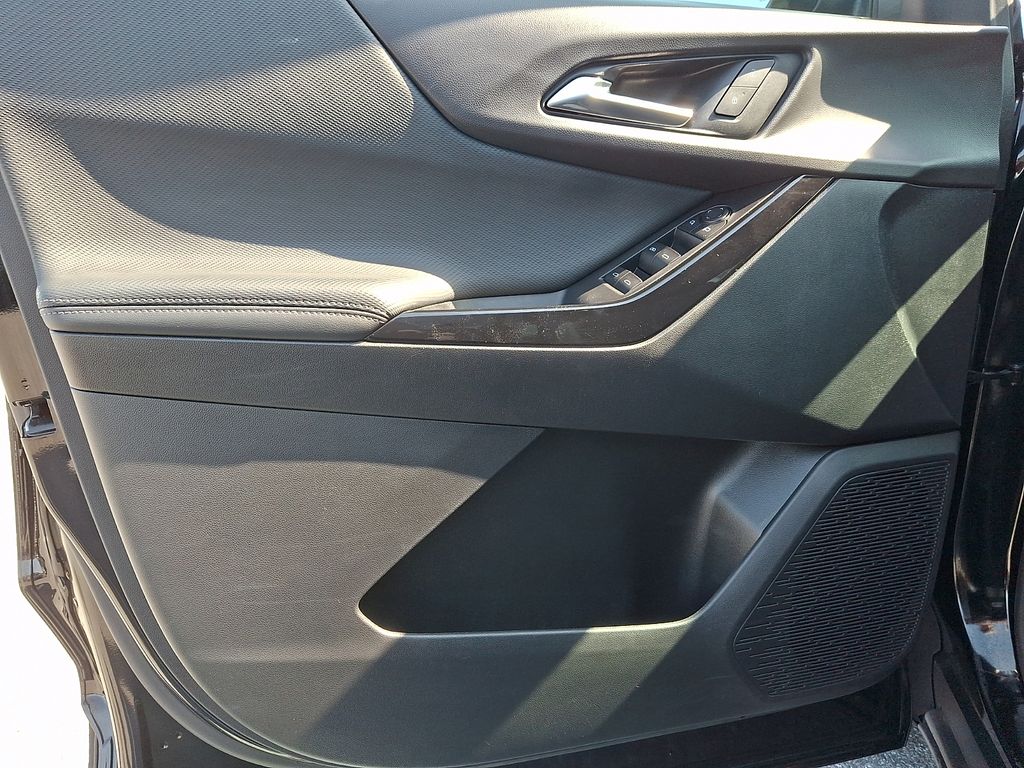 2025 Chevrolet Equinox LT - Photo 11