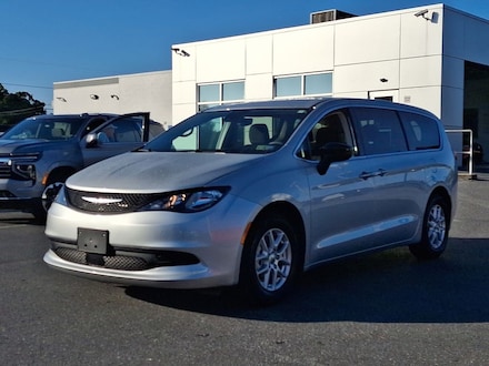 2024 Chrysler Voyager LX Van Passenger Van