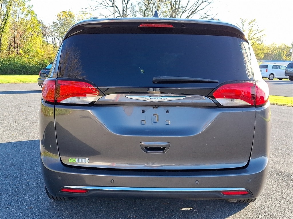 Used 2018 Chrysler Pacifica Touring L Van