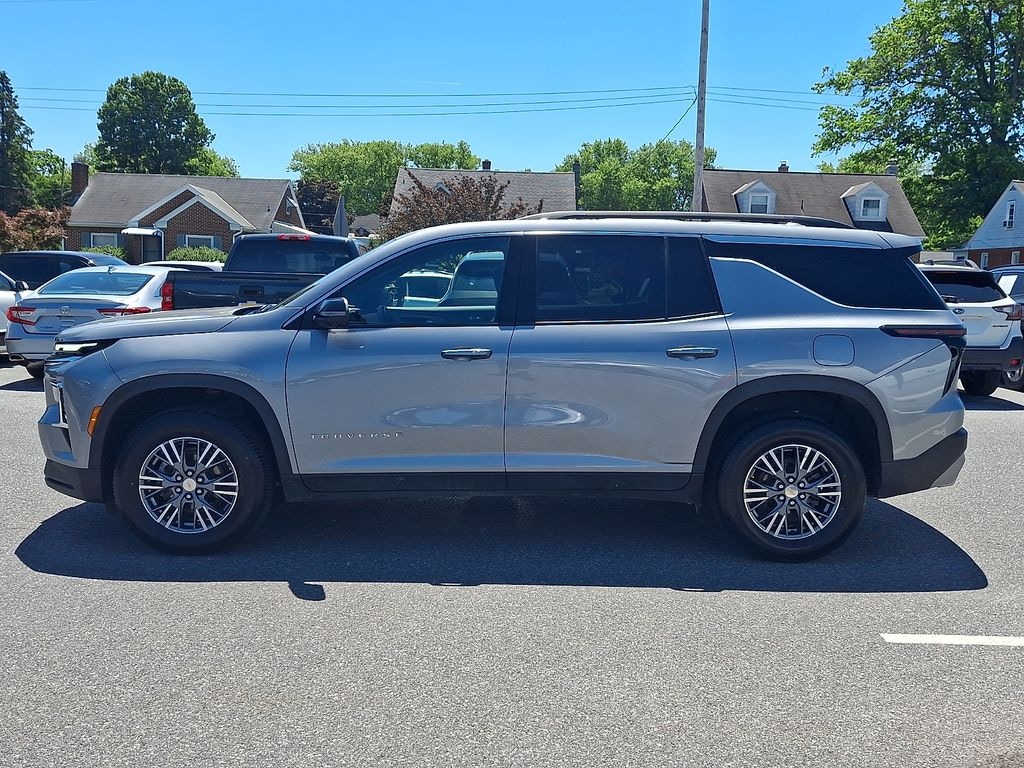Used 2024 Chevrolet Traverse LT SUV