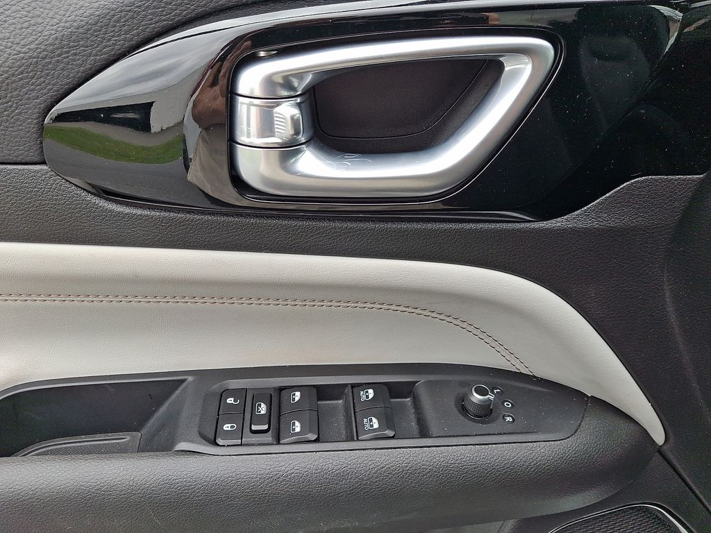 2025 Jeep Compass Limited - Photo 11