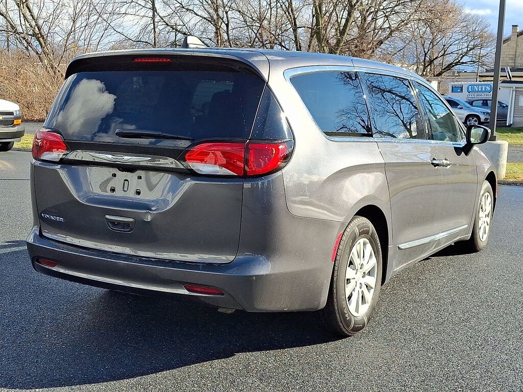 Used 2021 Chrysler Voyager L Van Passenger Van