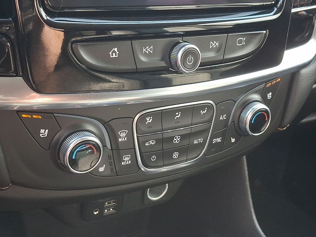 2021 Chevrolet Traverse Premier - Photo 16