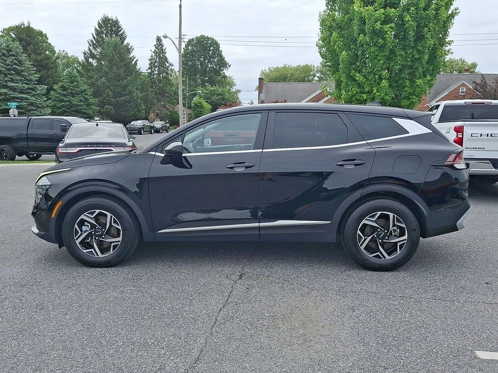 Used 2025 Kia Sportage LX SUV