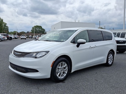2022 Chrysler Voyager LX Van Passenger Van