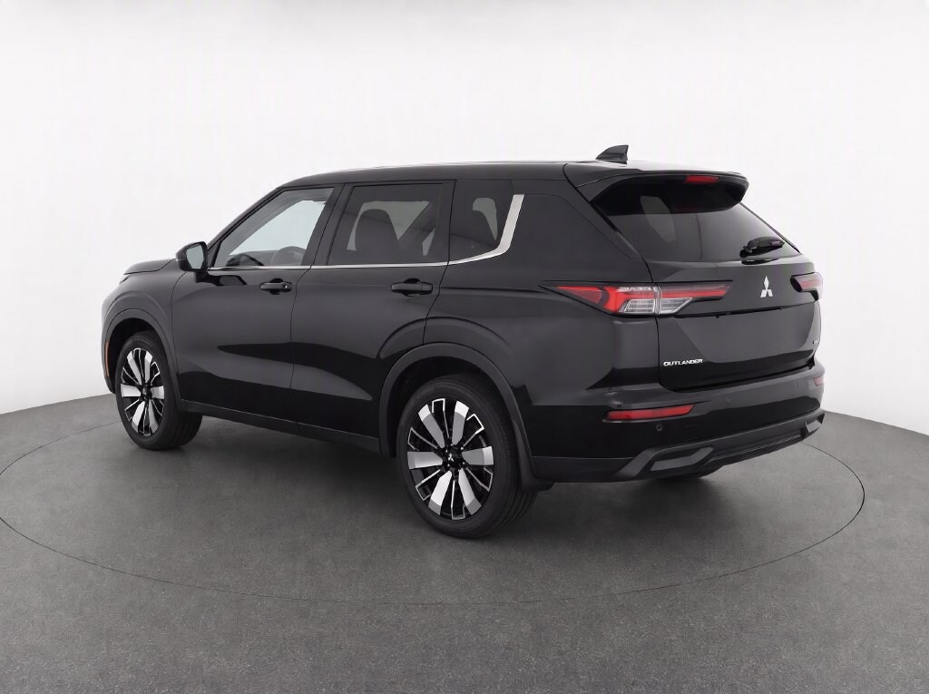 Used 2025 Mitsubishi Outlander SE SUV