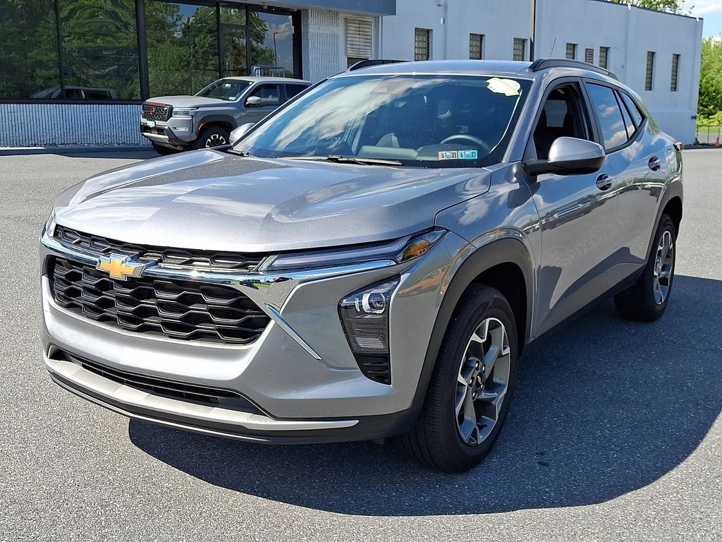 Used 2025 Chevrolet Trax LT SUV