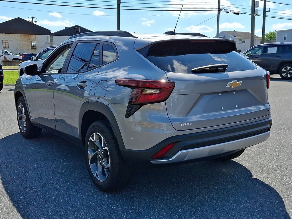 Used 2025 Chevrolet Trax LT SUV