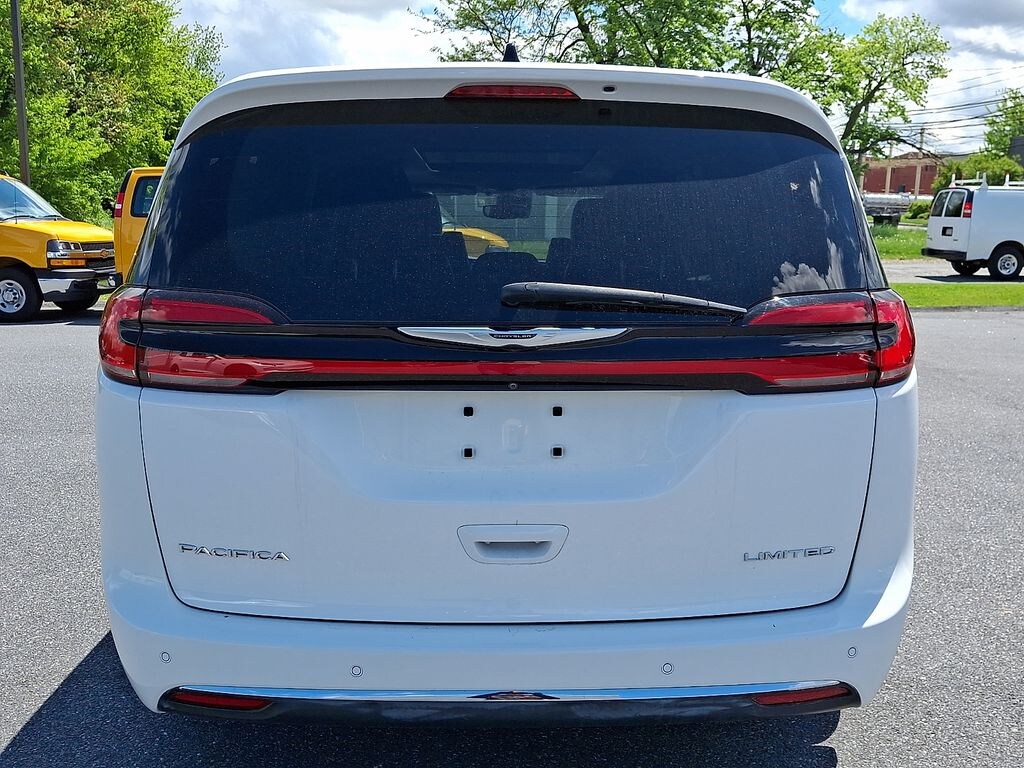 Used 2023 Chrysler Pacifica Limited Van Passenger Van