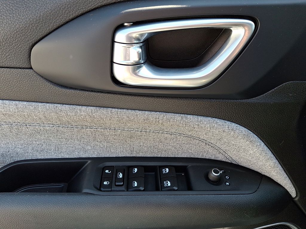 2025 Jeep Compass Latitude - Photo 11