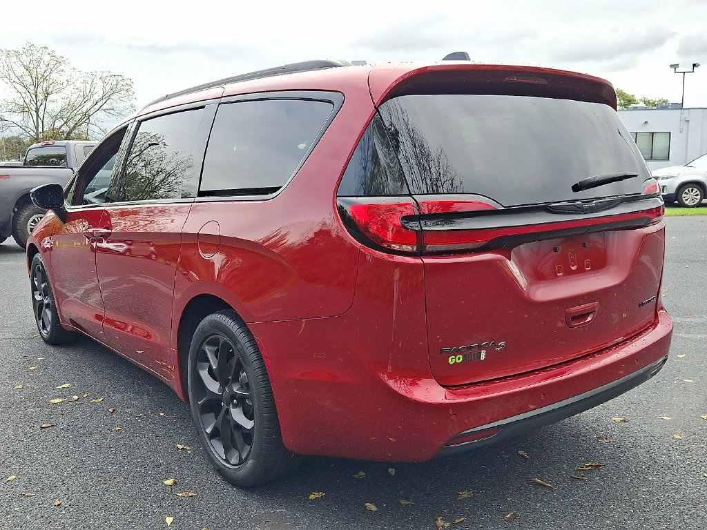 Used 2025 Chrysler Pacifica Limited Van Passenger Van